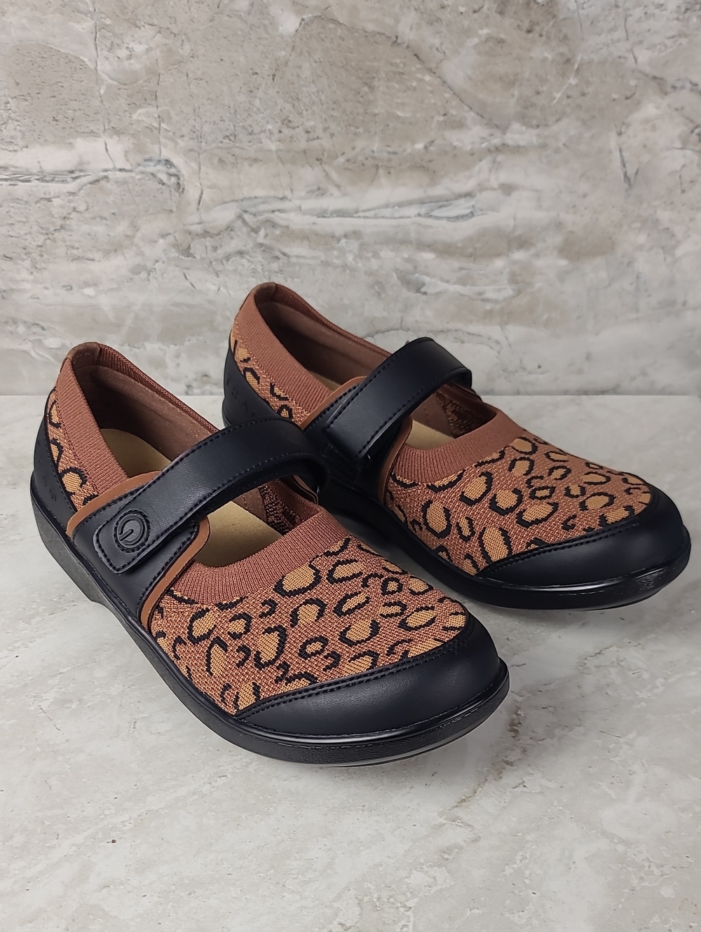 TRAQ by Alegria Qutie QWIK Brown Leopard Print Smart Walking Mary Jane Flats 39